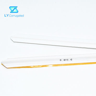 平面型抜き機械を作る0.3*1.4mmの箱は二重チャネルの折り目が付くマトリックスを分ける